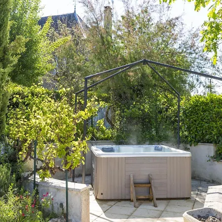 Casa de Férias Splendid Holiday In D Gagnac With Heated Swimming Pool And Jacuzzi
